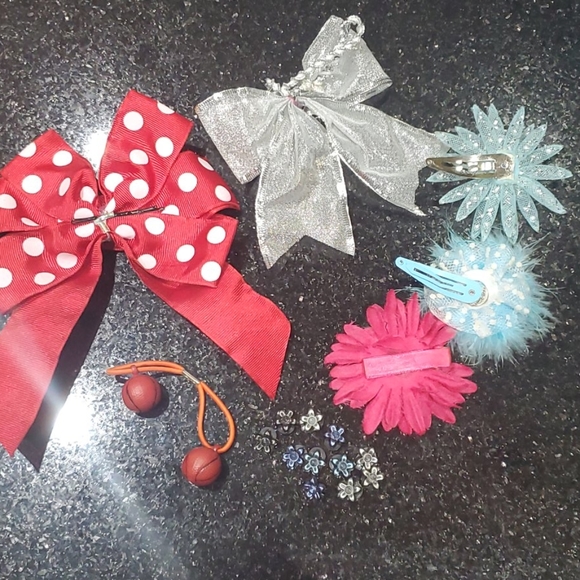 Lot of hair bows and clips - Picture 3 of 6